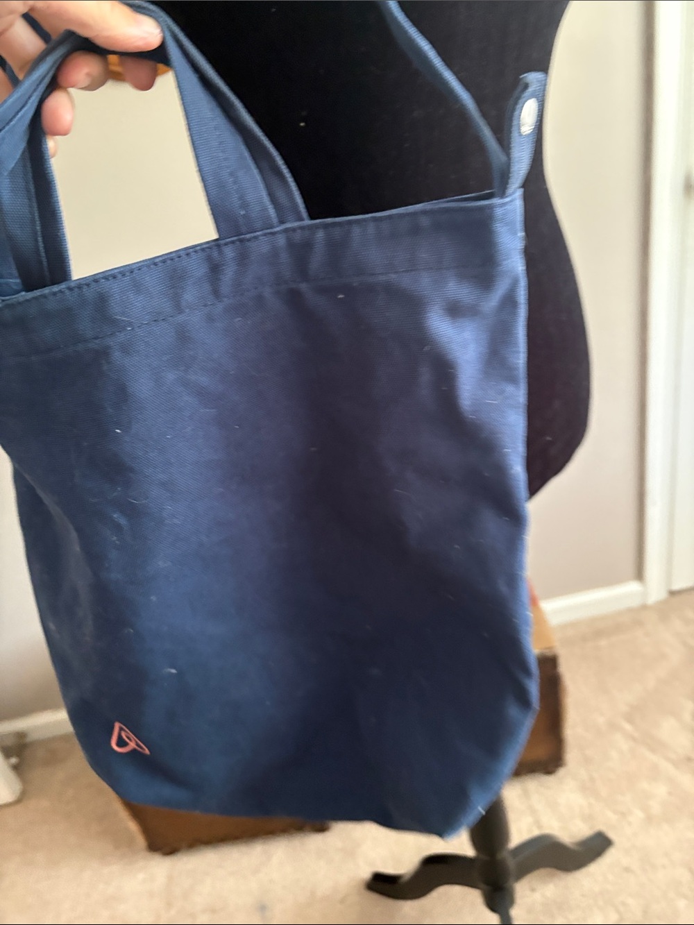 BAGGU Navy Canvas Messenger Bag with Small Pink Logo Accent - Picture 6 of 7
